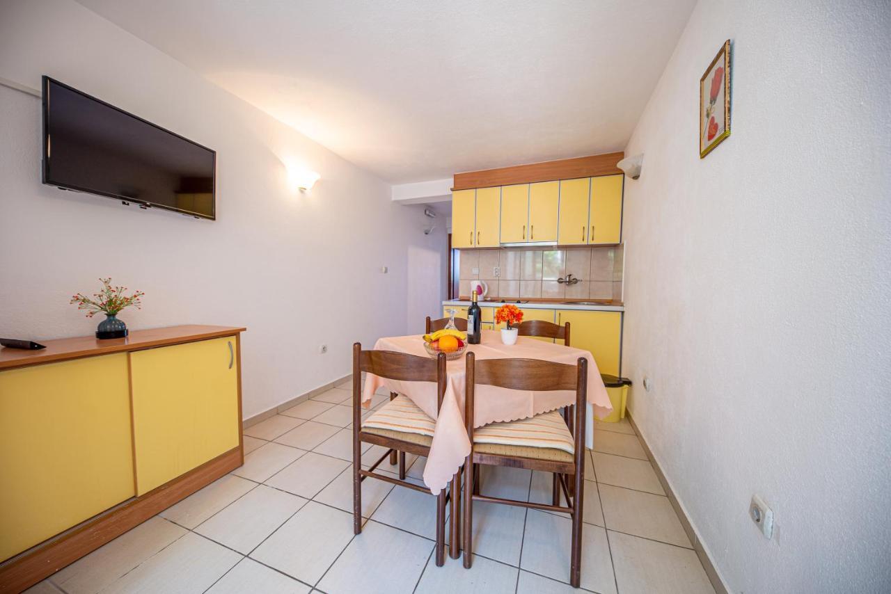 Apartment Knezevic Petrovac Екстер'єр фото