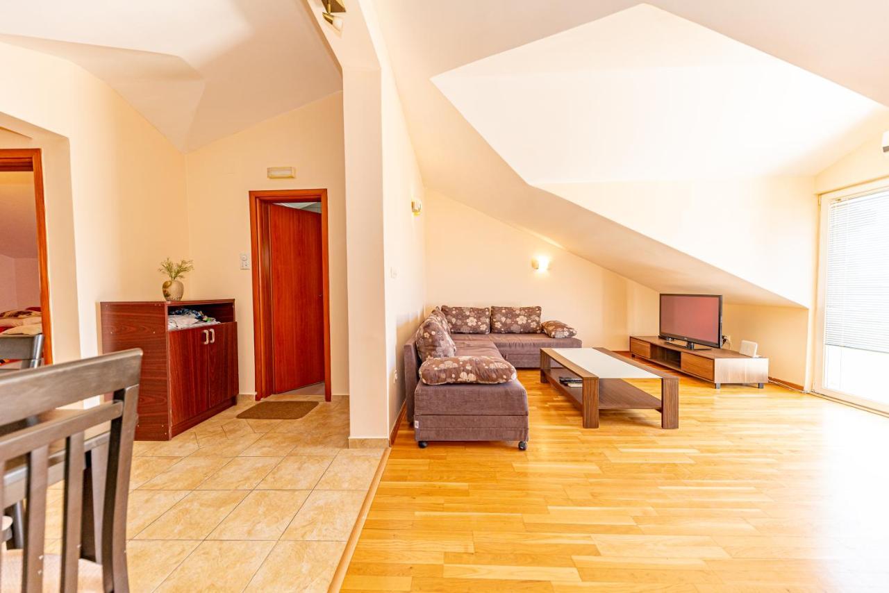 Apartment Knezevic Petrovac Екстер'єр фото