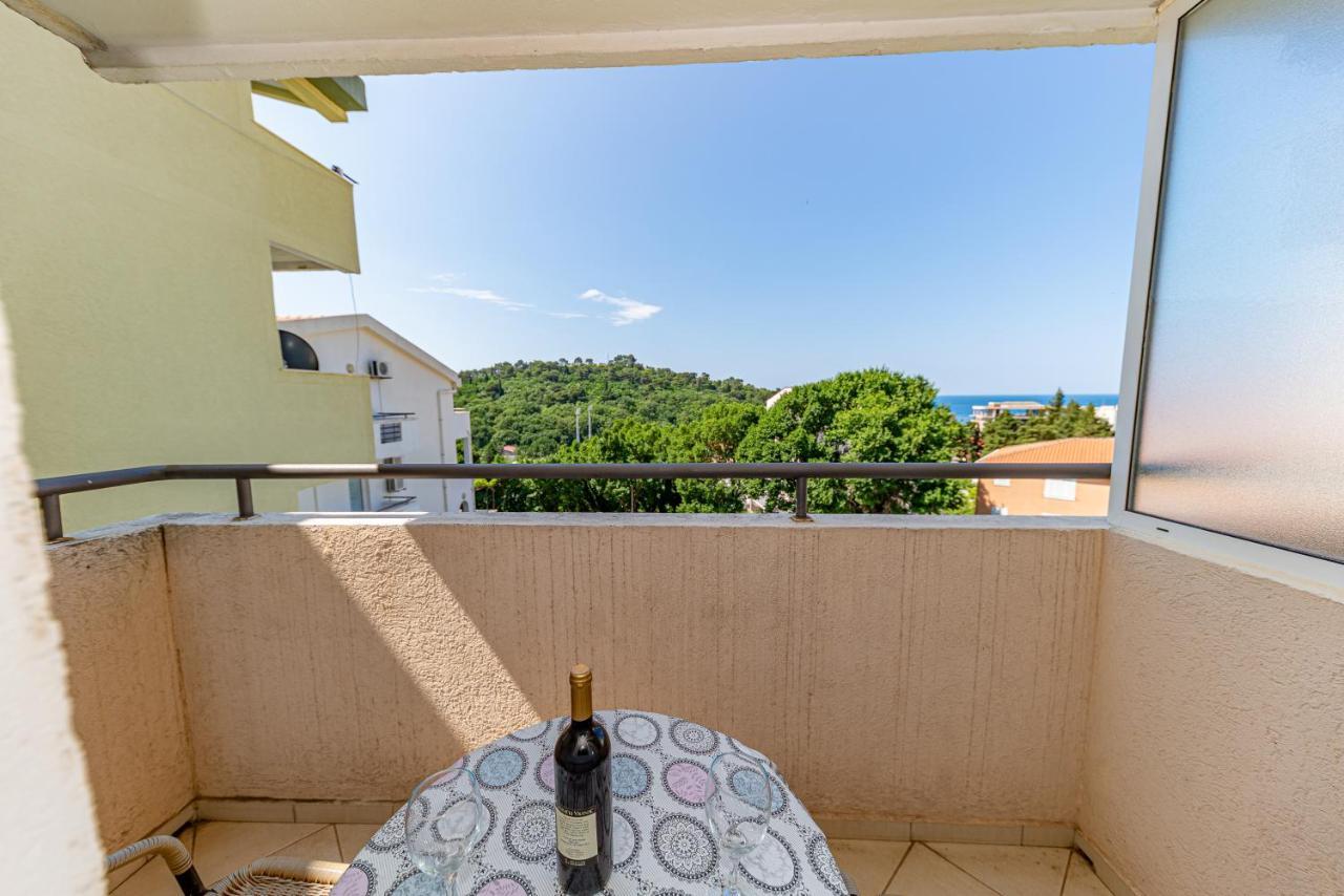 Apartment Knezevic Petrovac Екстер'єр фото